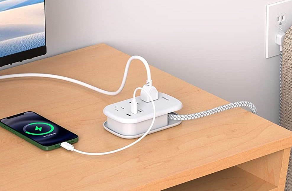 BESHON Flat Plug Power Strip