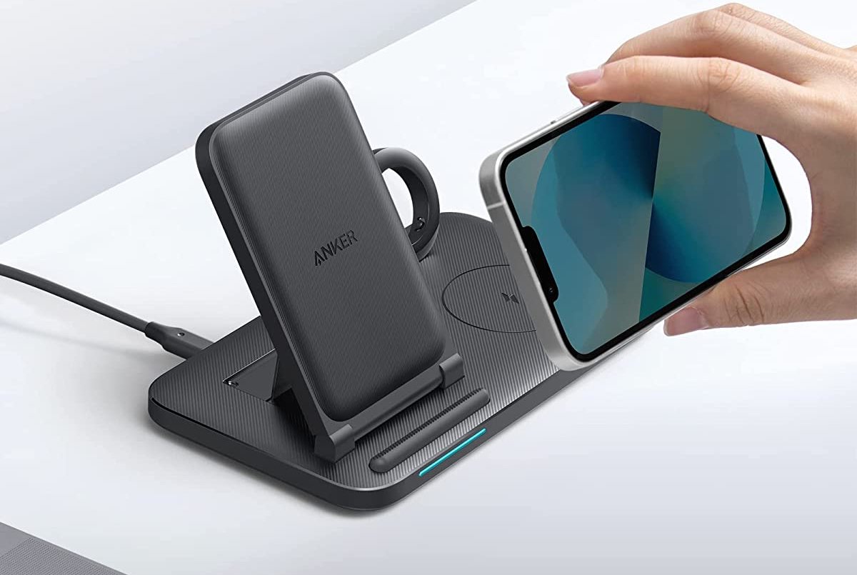 Anker Foldable 3-in-1 Wireless Charging Station with Adapter