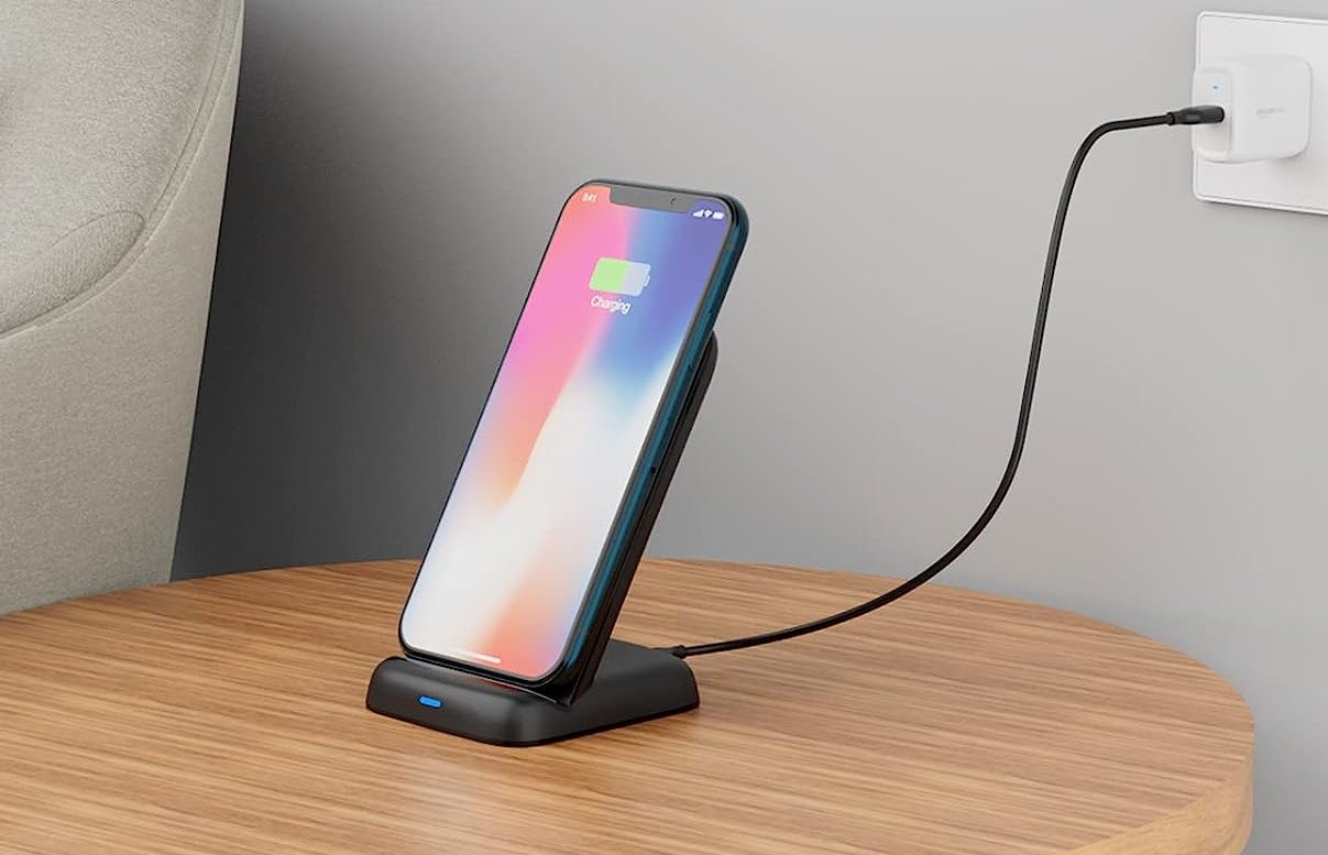 Amazon Basics 10W Qi Certified Wireless Charging Stand