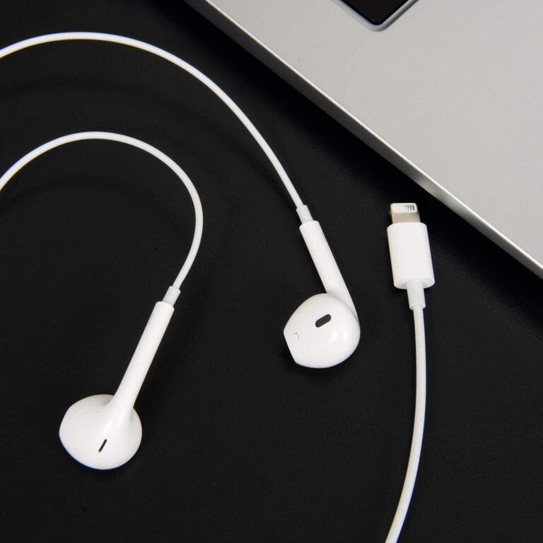 Apple MFi Certified Lightning Connector Earphones On Sale For $8 1