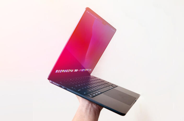 Hurry to save $250 on the 2023 MacBook Air 15 inch, now priced at only $1049! 1