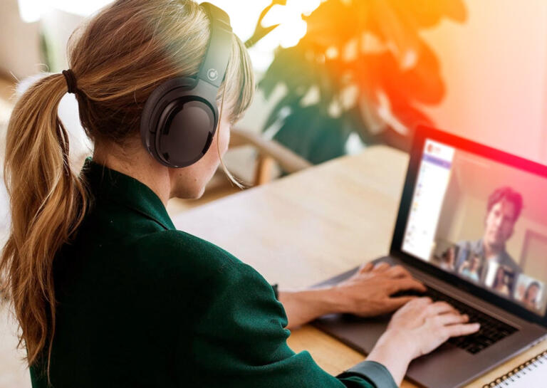 This $40 headphone for Apple device comes with Active Noise Cancelling feature! 1