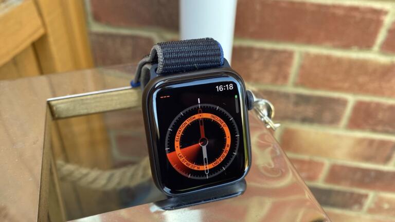 Crazy! Apple Watch SE available at lowest price ever! 1