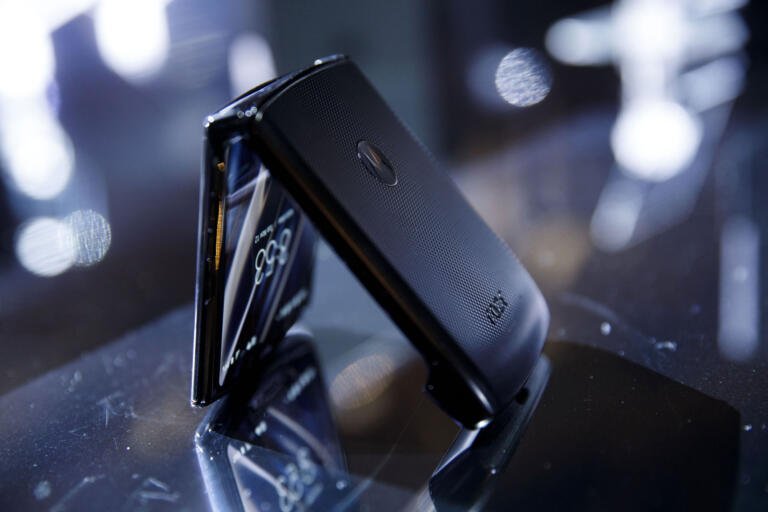 Motorola razr+ unlocked smartphone gets a huge 30% price cut 1