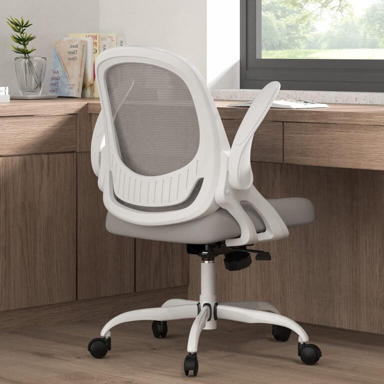 Bring Home This Popular Office Chair For $75 With 50% Discount 1