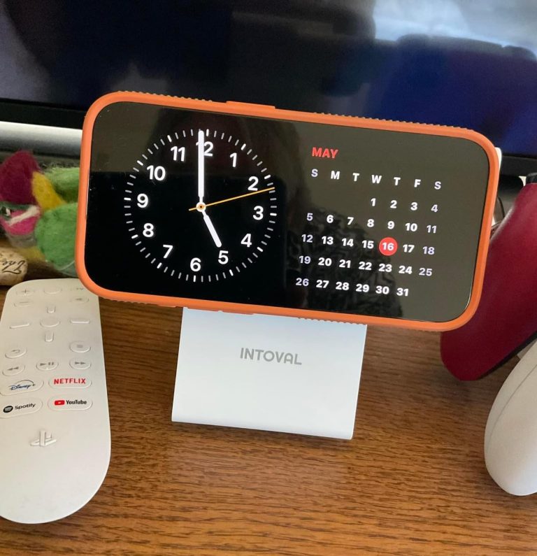 Transforming How iPhone, Apple Watch, and AirPods Users Charge in One Space 19