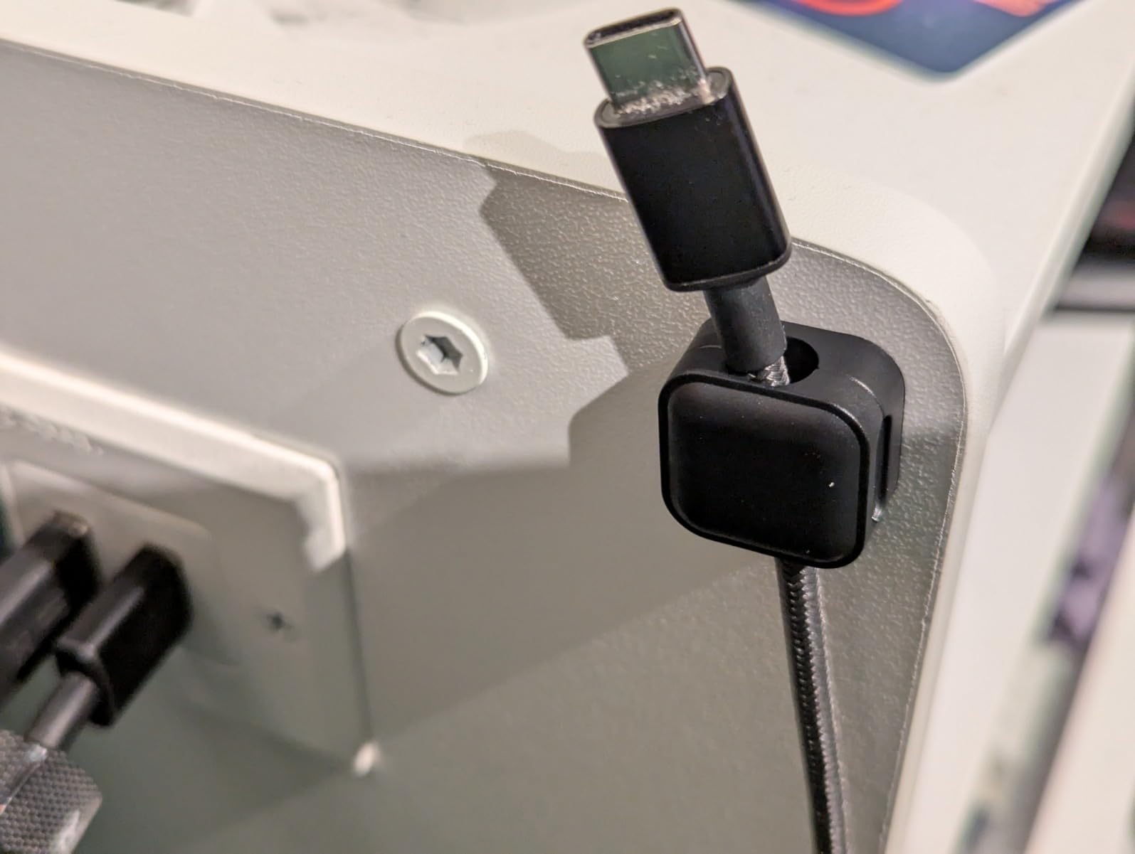 The Quiet Shift in How Apple Users Are Managing Cable Clutter Across Workspaces 2