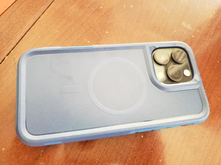 How the Apple Ecosystem Is Quietly Normalizing Built-In iPhone Stands for Daily Use 6