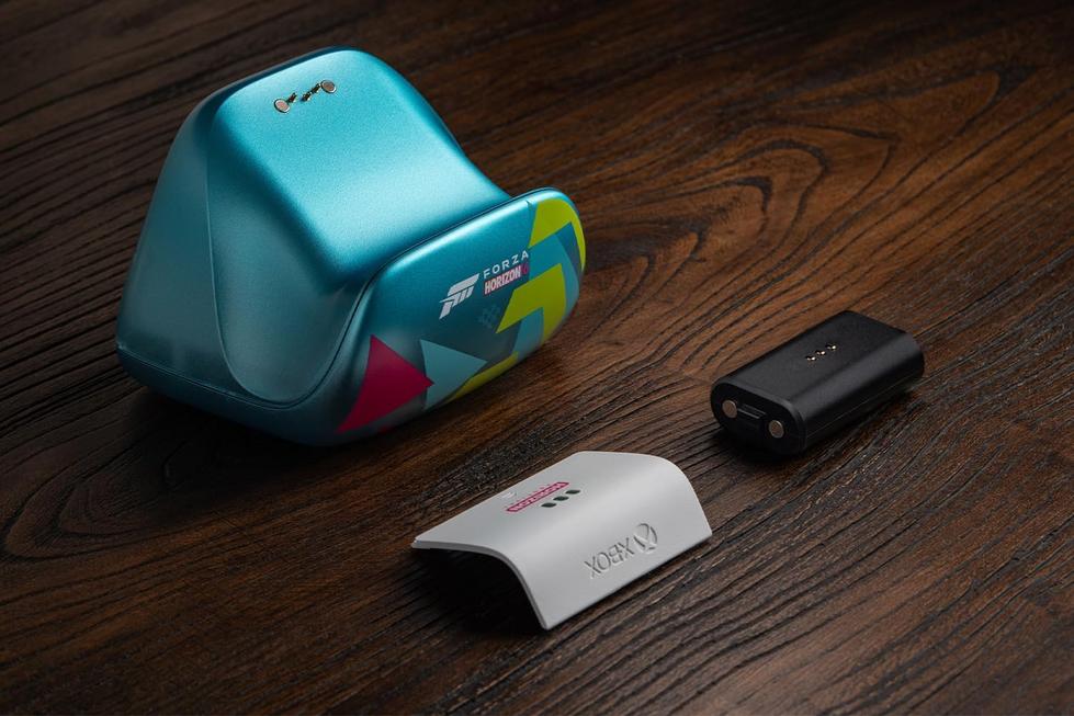Simplify Your Setup: 8BitDo Forza Horizon 6 Xbox Controller Charging Dock 1
