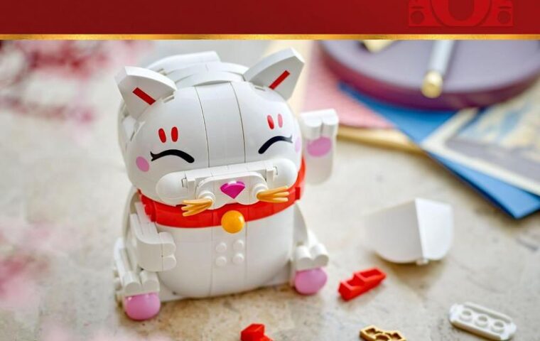 LEGO's Lucky Cat Set: Practical Charm for Your Apple Setup 2 LEGO's Lucky Cat Set: Practical Charm for Your Apple Setup 2