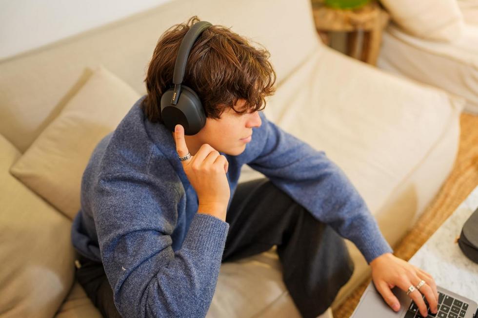 Sony WH-1000XM5: Practical Noise Cancelling for Your Apple Setup 1
